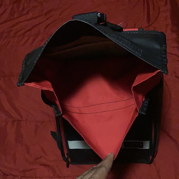 Lightweight locking sling backpack - Picture 4 of 4